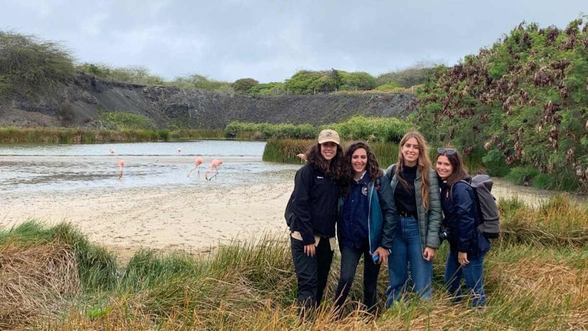 Dato. Dos horas antes de abordar la nave que naufragó, las extranjeras Yaiza, Ana, Estefanía y Marina capturaron esta foto. Ellas lograron salvarse.