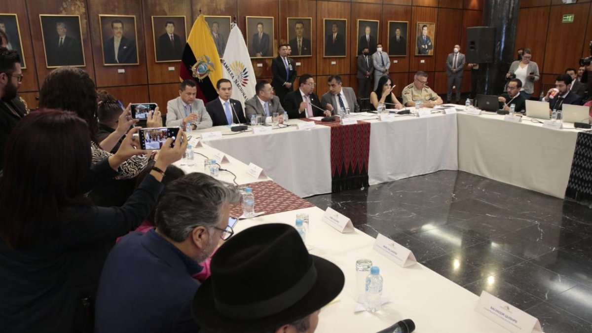 Entre los presentes estuvieron asambleístas, titulares de algunas entidades del Estado y delegados de otras.