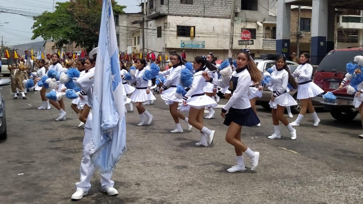 Desfile en el barrio Garay