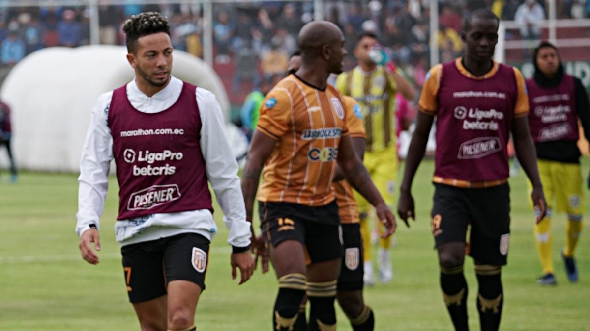 9 de Octubre se despidió de la Serie A en el duelo contra Macará en Ambato.