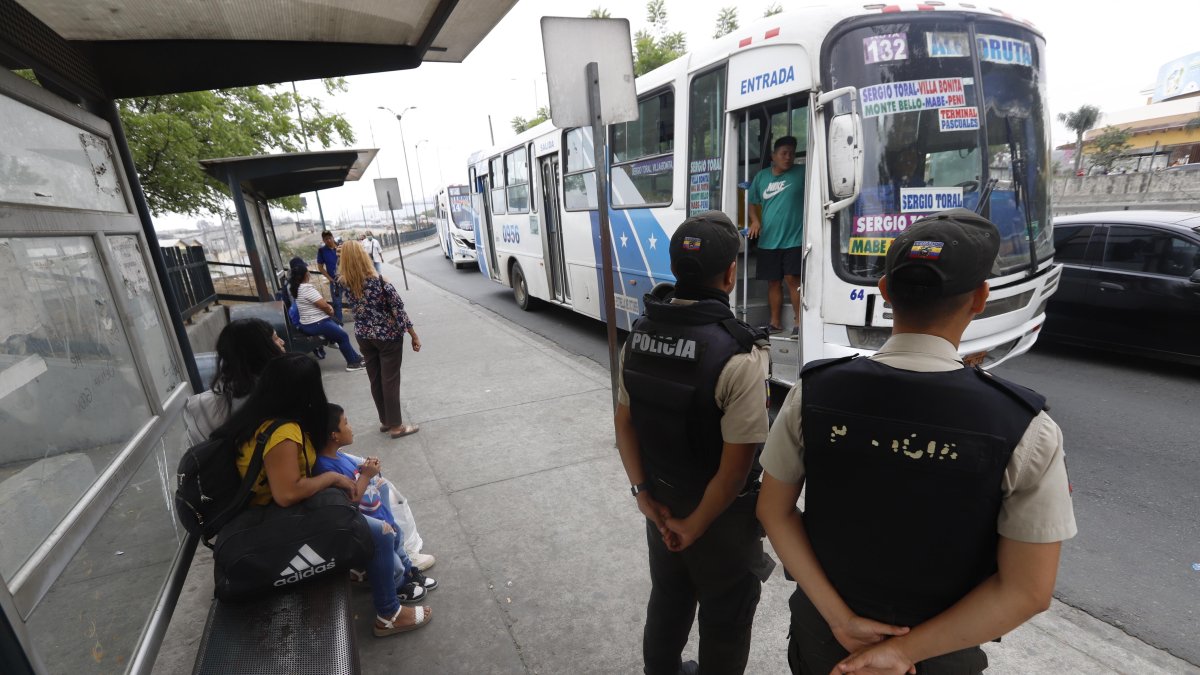 Los candidatos señalan que las ciudades necesitan más efectivos policiales en las calles patrullando.