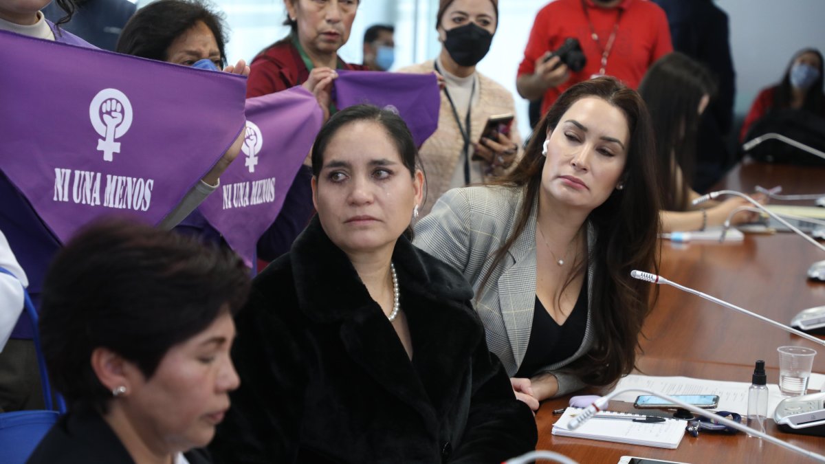 El 7 de octubre de 2022, durante una sesión de la investigación del caso Bernal, la legisladora Pazmiño se indignó por la inasistencia de las autoridades a la comisión.