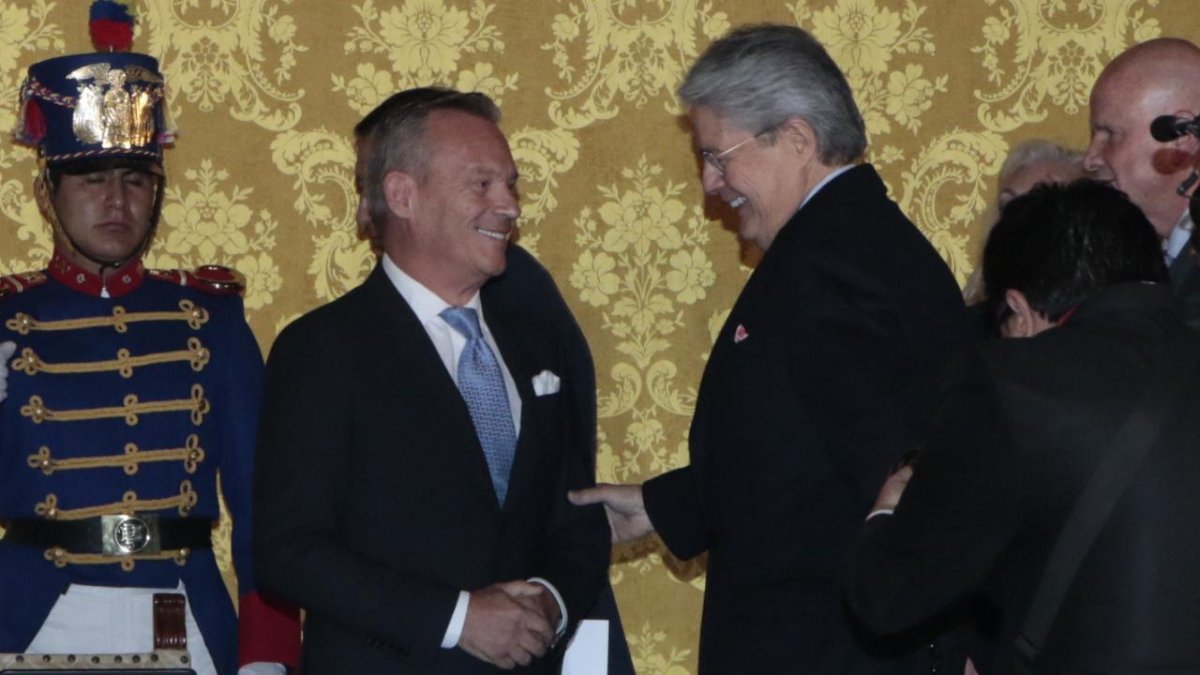 Andrés Seminario Valenzuela es guayaquileño y experto en comunicación.