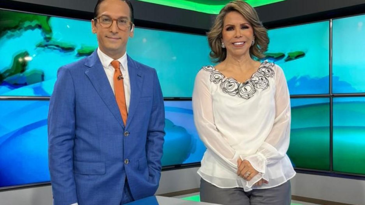 Los presentadores de La Noticia, primera emisión.