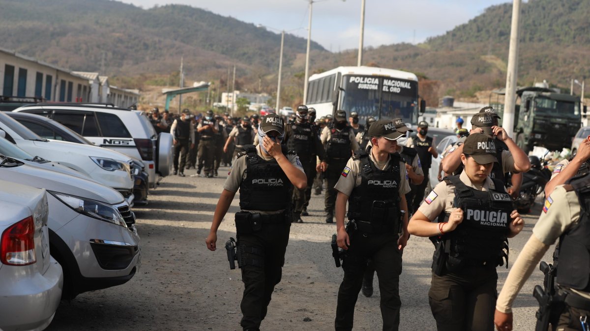 Jornada. Todos los días a las 07:00 se inicia el cambio de turno de los uniformados. De ahí son divididos por áreas.