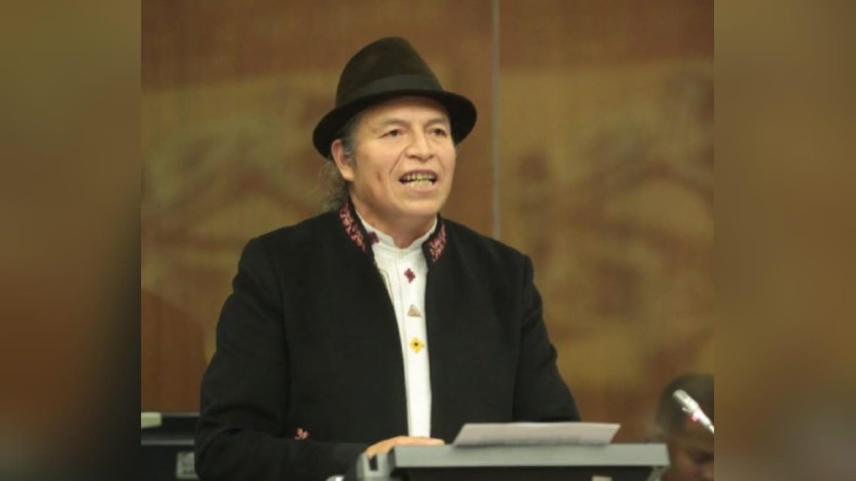 Propuesta. El asambleísta Ricardo Ulcuango presentó la moción ante el pleno de la Asamblea.