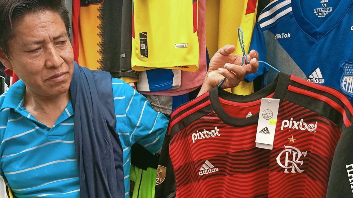 Pedro Alcócer es uno de los comerciantes que espera recibir una gran cantidad de hinchas brasileños.