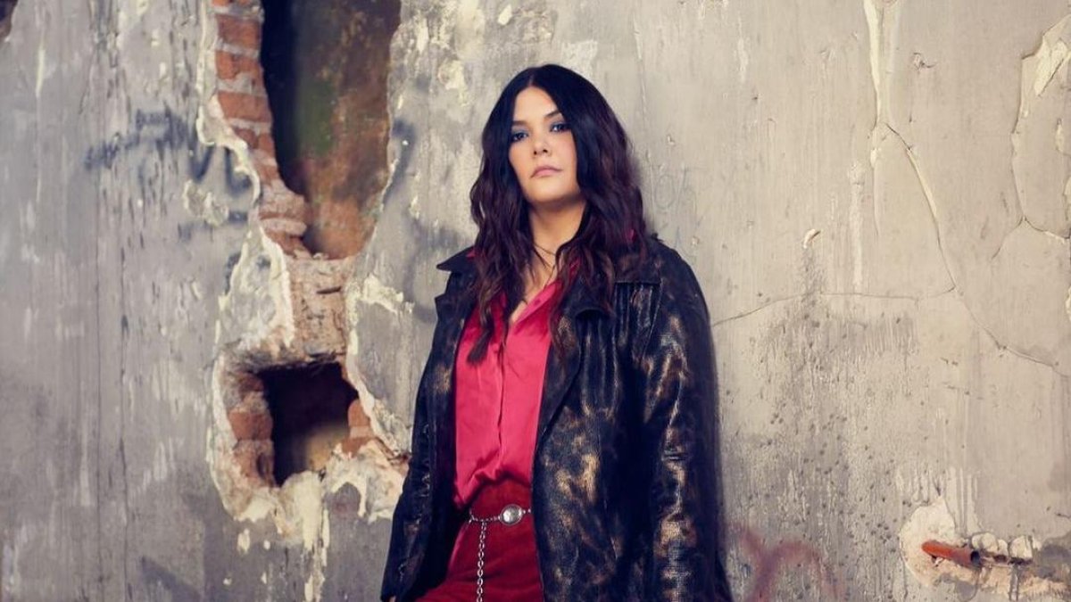 El disco debutó en el puesto número 1 en iTunes México