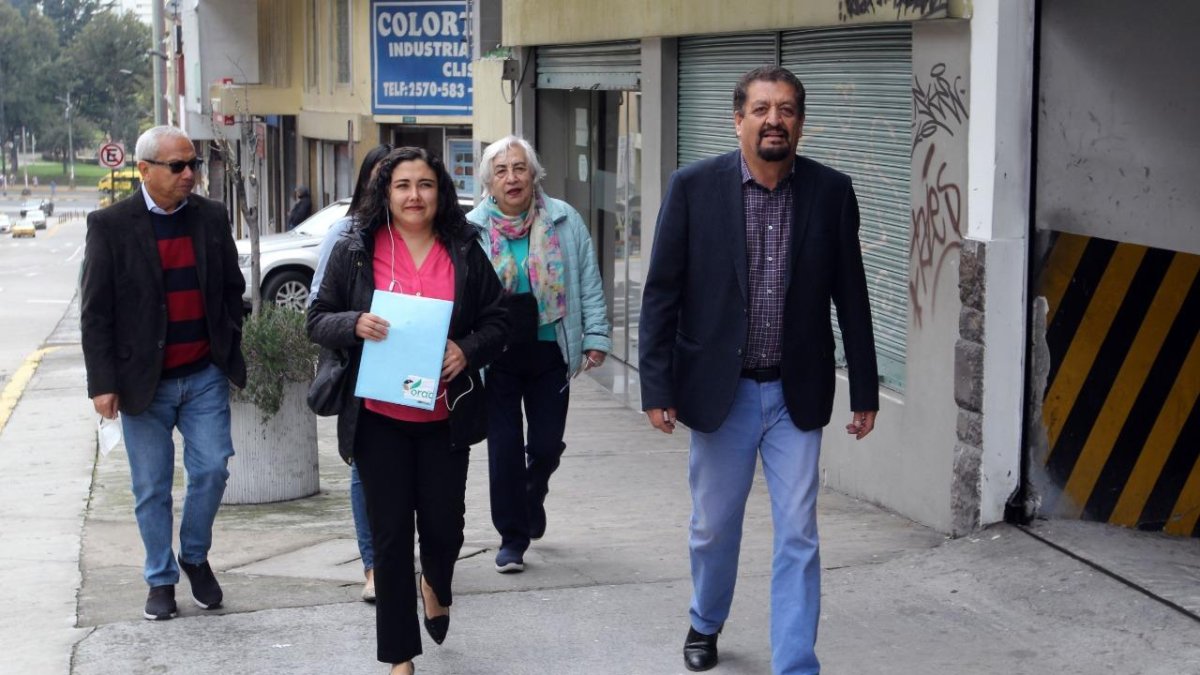 Los representantes del colectivo también entregaron una alternativa de pregunta al Consejo de Participación