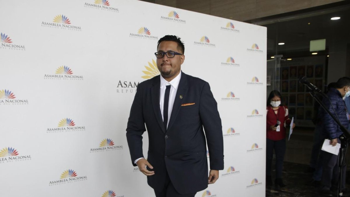 El asambleísta oficialista Juan Fernando Flores espera que las acusaciones sean sustentadas.