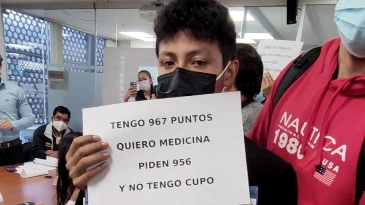 Caso. Apolo no pudo acceder a un cupo en Medicina y para no alargar años en sus estudios eligió otra carrera.