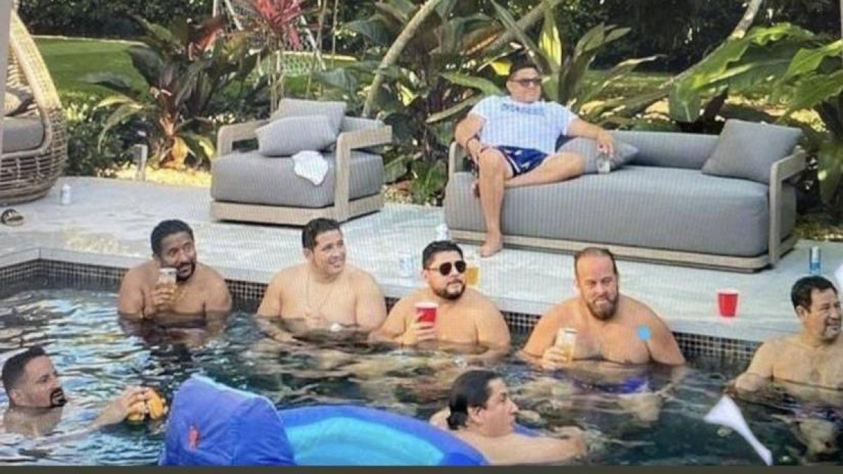 Para Villavicencio, Aleaga debe responder por esta foto porque las investigaciones policiales han identificado un vínculo directo entre Xavier Jordán con el cartel Jalisco Nueva Generación, además de que varias propiedades de él pasaron a Norero, quien fue asesinado en octubre.