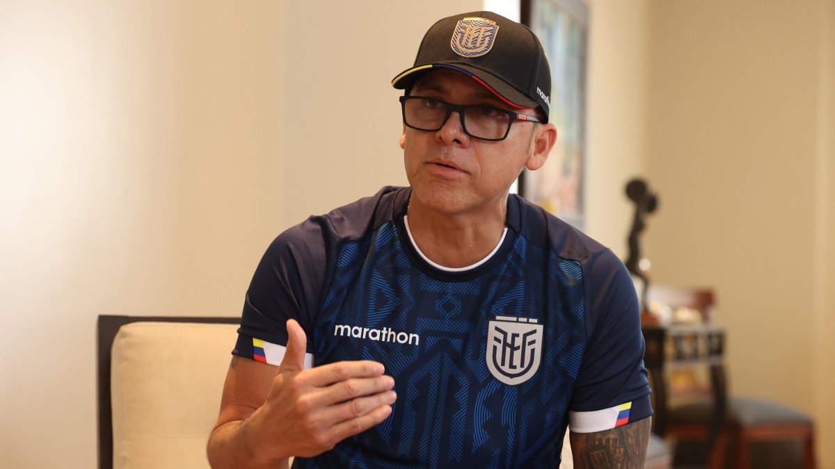 Mejía visitó las instalaciones de EXPRESO para conversar sobre su candidatura como concejal.