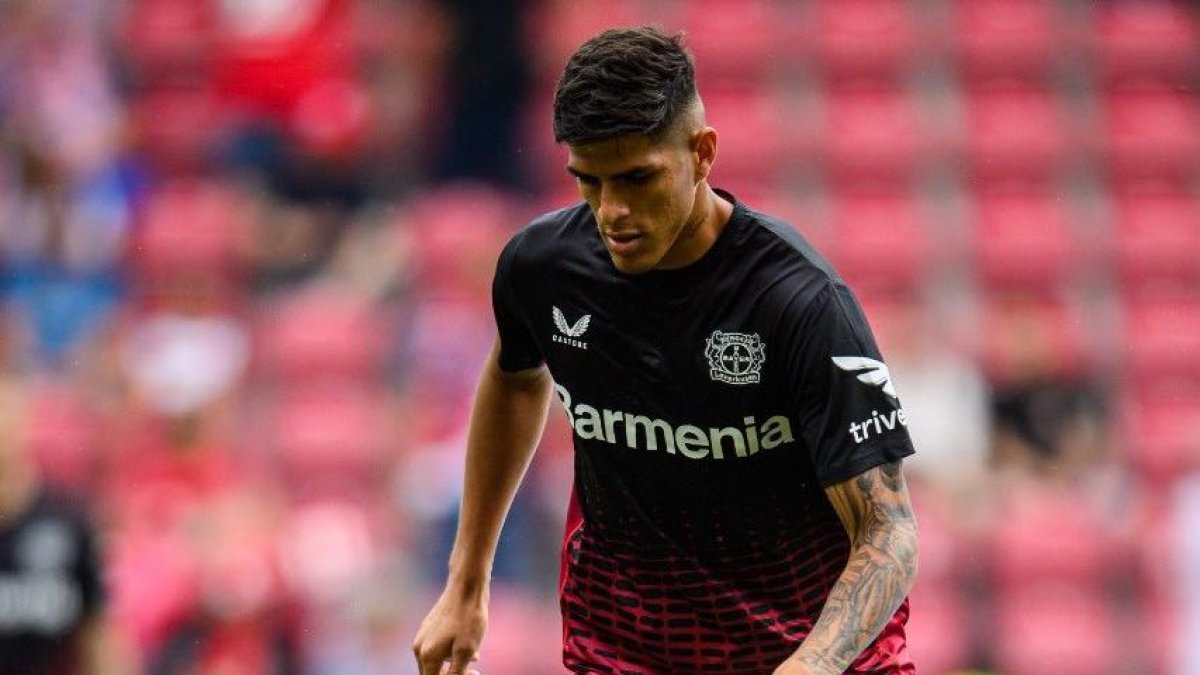 Piero Hincapié, central del Bayer Leverkusen, le resta un partido con su club para sumarse a la Tri.