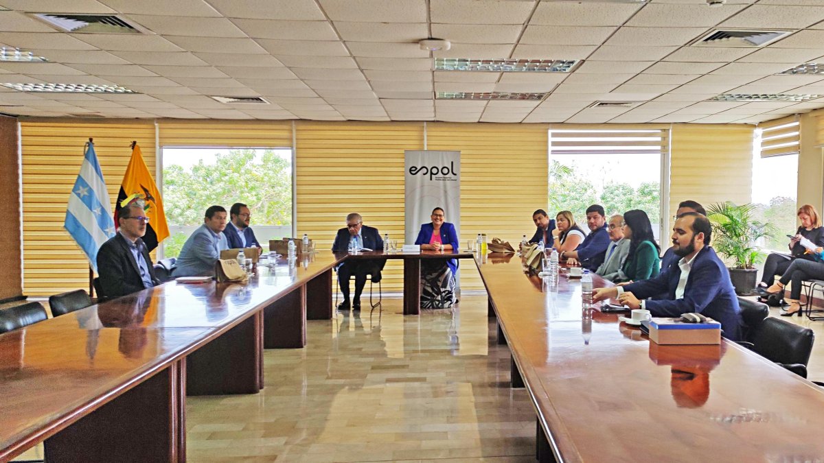 Cita. Más de tres horas duró la reunión entre los rectores de las universidades dada en la Espol.