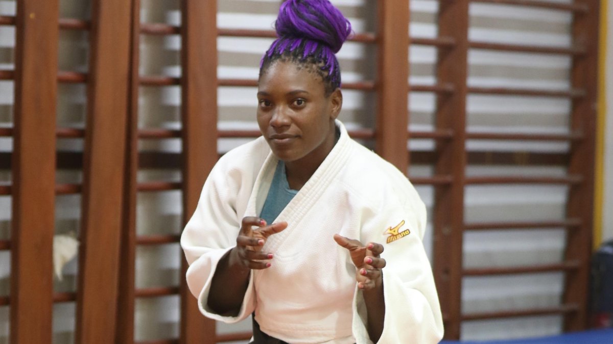 Celinda Corozo, judoca ecuatoriana, en una jornada vespertina de entrenamiento en la Federación Ecuatoriana de Judo.