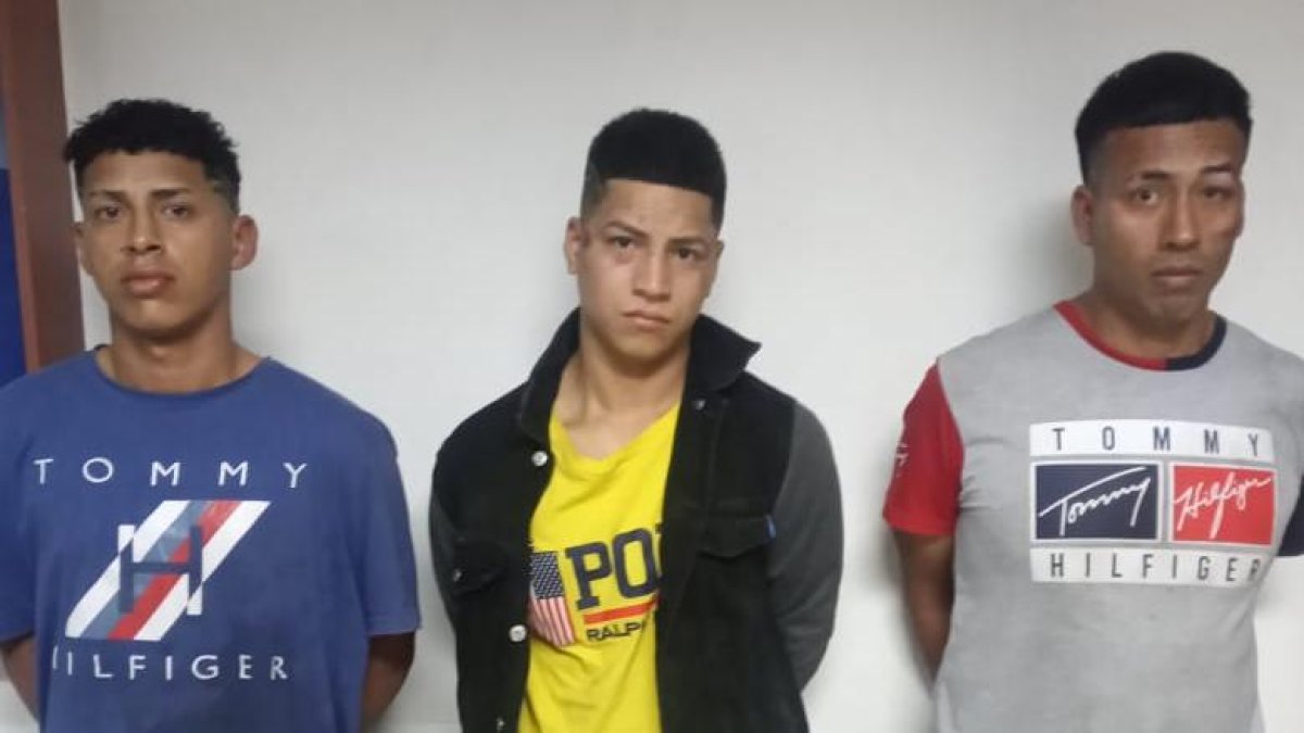 Pista. Los detenidos: M. Villón Minda, M. Vicuña Chipe y J. Díaz Troya.