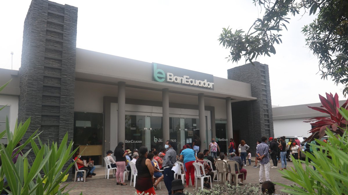 Vista referencial de una agencia de BanEcuador