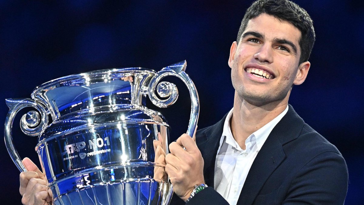 El tenista Carlos Alcaraz recibió el premio en el Pala Alpitour de Turín.