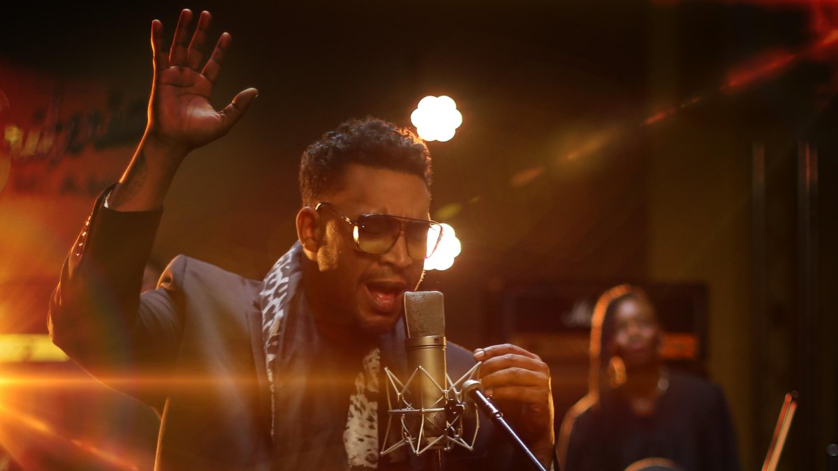 Fotografía promocional cedida por Saban Music donde aparece el cantante puertorriqueño Don Omar durante un momento de su nuevo tema 