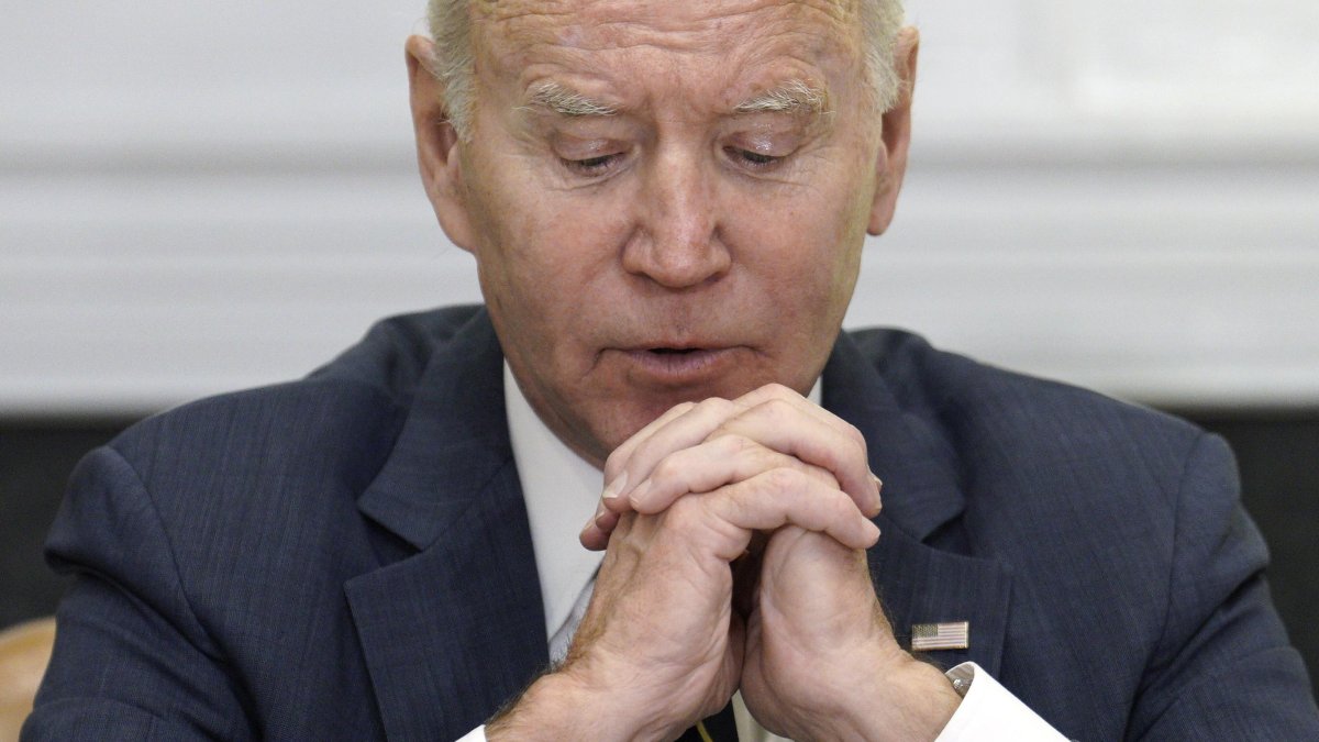 El presidente de EE.UU., Joe Biden, participa en una reunión en la Casa Blanca con los líderes demócratas y republicanos del Congreso, este 29 de noviembre de 2022./Yuri Gripas/