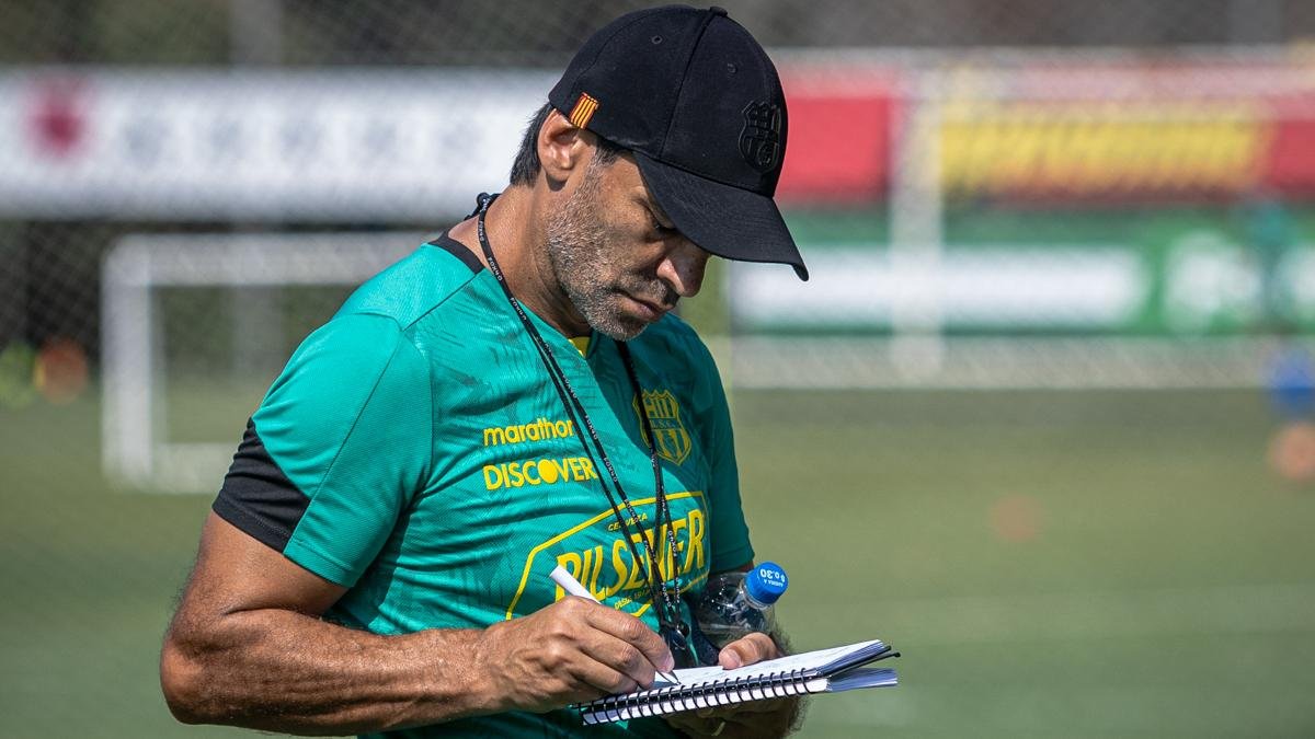 El entrenador Fabián Bustos ya tiene en mente la estrategia que usará ante los rayados.