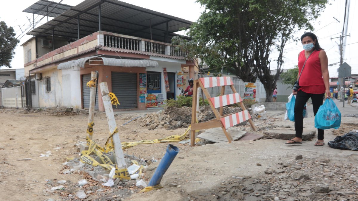Realidad. Este es el estado actual de la manzana 10 de la ciudadela Morán Valverde, en el sur. Los moradores exigen que se retomen los trabajos.