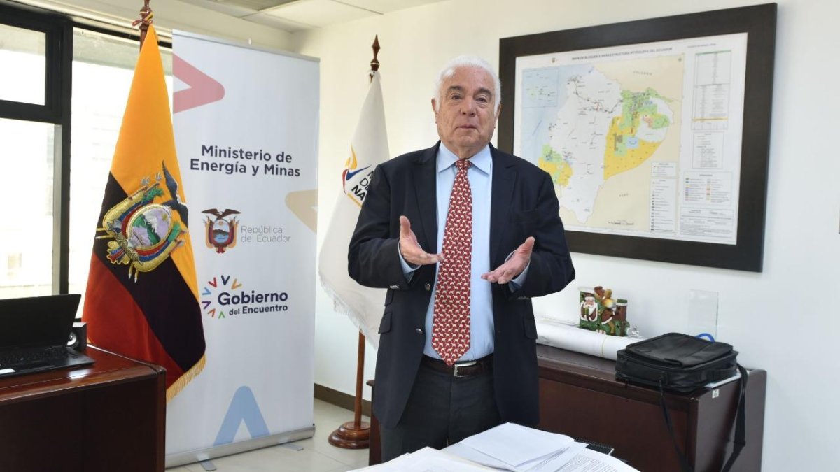 Fernando Santos Alvite, ministro de Energía, asumió el cargo a inicios de noviembre.