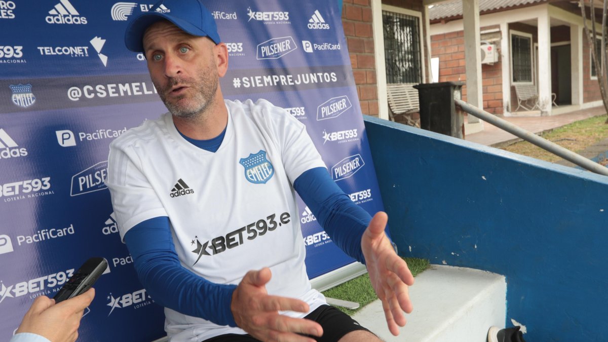 El entrenador argentino afronta su primer gran desafío en un club grande. No promete títulos, pero trabajará fuerte para ello.