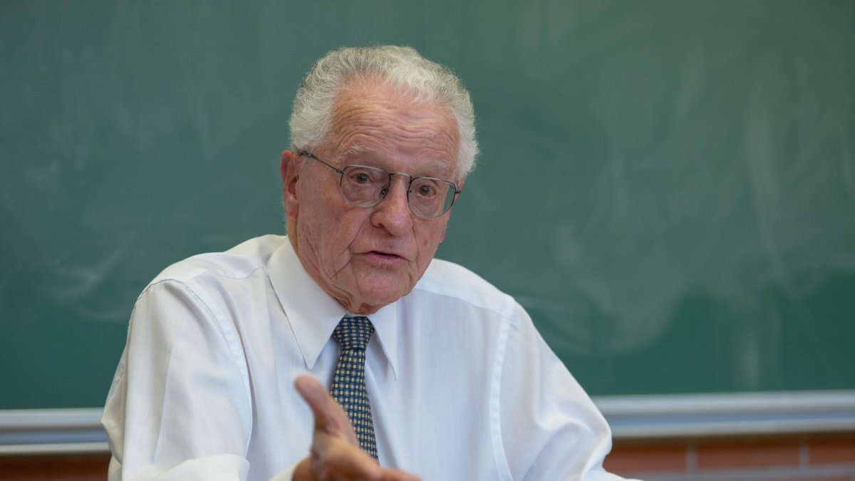 El embajador de Ecuador en España, Andrés Vallejo, cuenta su visión de la exención del visado Schengen.