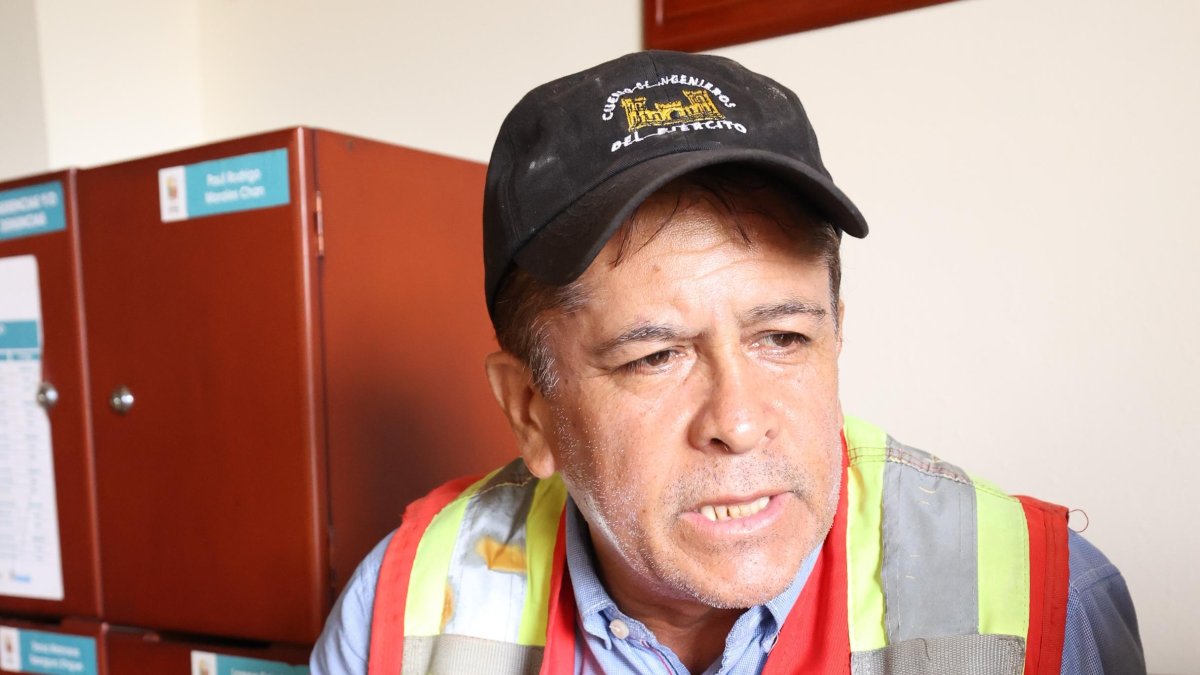 Es geólogo y miembro del Cuerpo de Ingenieros del Ejercito que se encuentra en Zaruma.