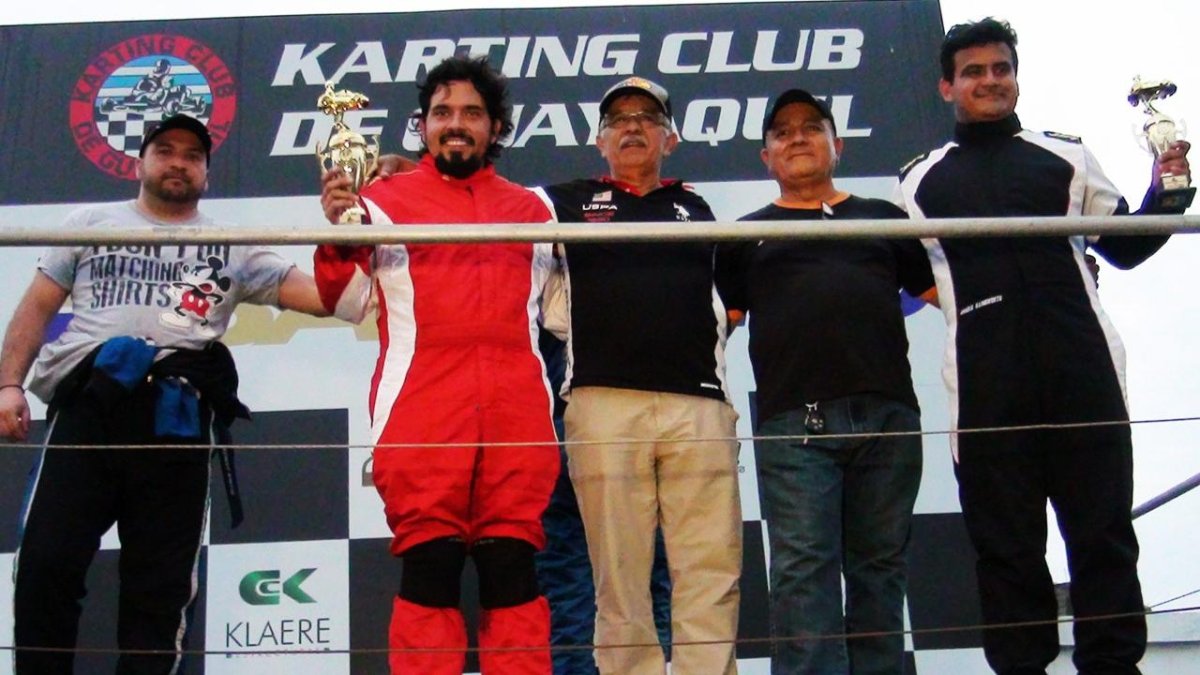 Arnold Illingworth (d) terminó segundo en la categoría sénior del Provincial de Karting, por detrás de Juan Felipe Calderón y Hoover Ochoa, quien fue tercero.