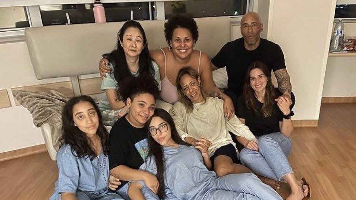 Los familiares de Pelé fueron hasta el hospital de Sao Paulo para estar cerca de él.