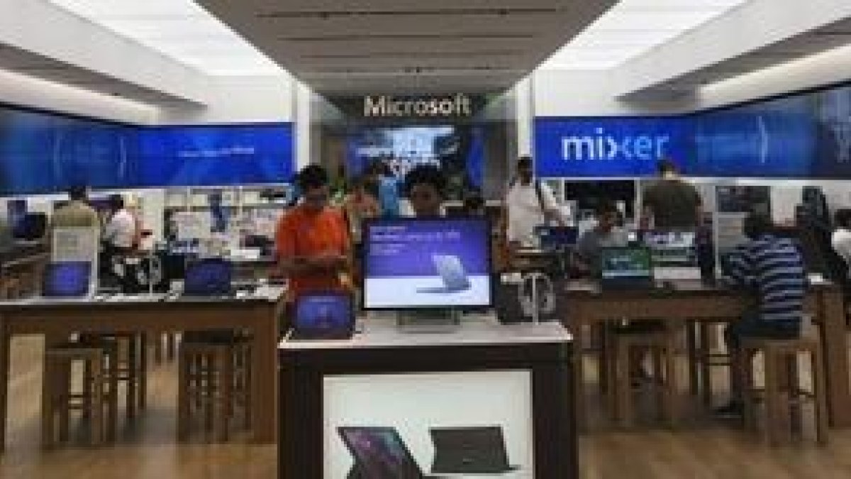 Empresa.- Una tienda donde se venden productos de la compañía Microsoft.