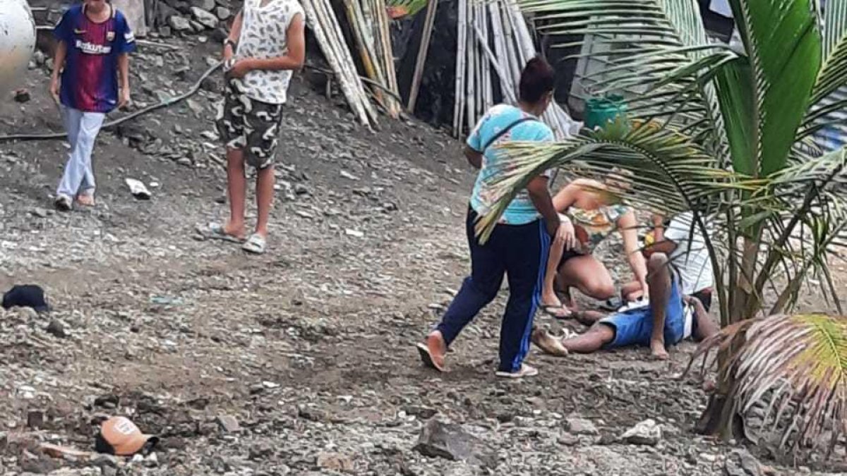 Pedernales. Uno de los heridos en la ciudadela María Luisa.
