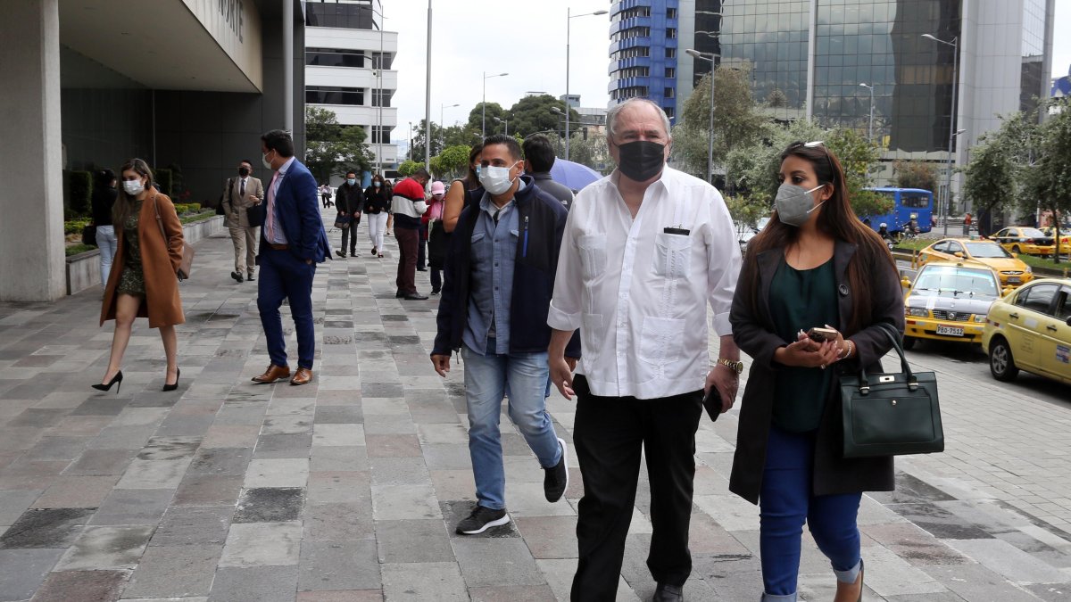 El expresidente Abdalá Bucaram en una comparecencia a un juzgado en Pichincha.