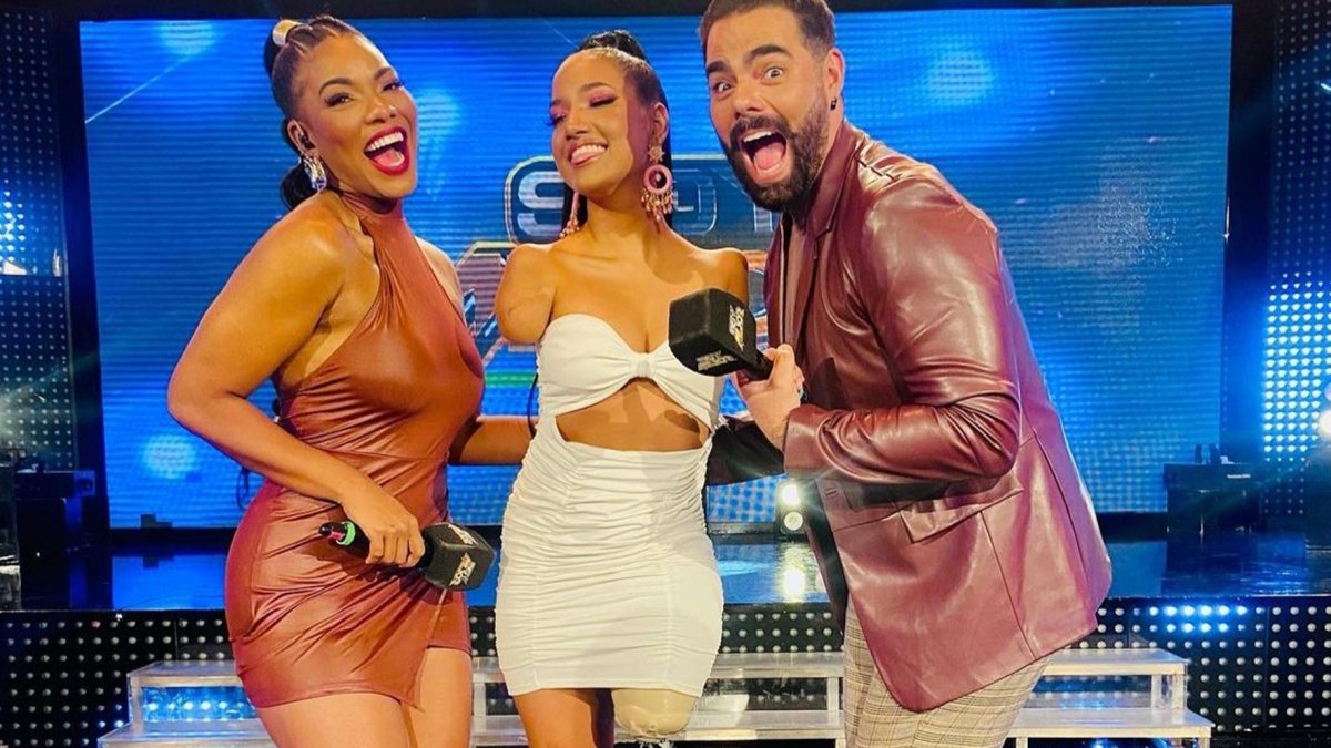 Victoria con Denisse Angulo y Ronald Farina.