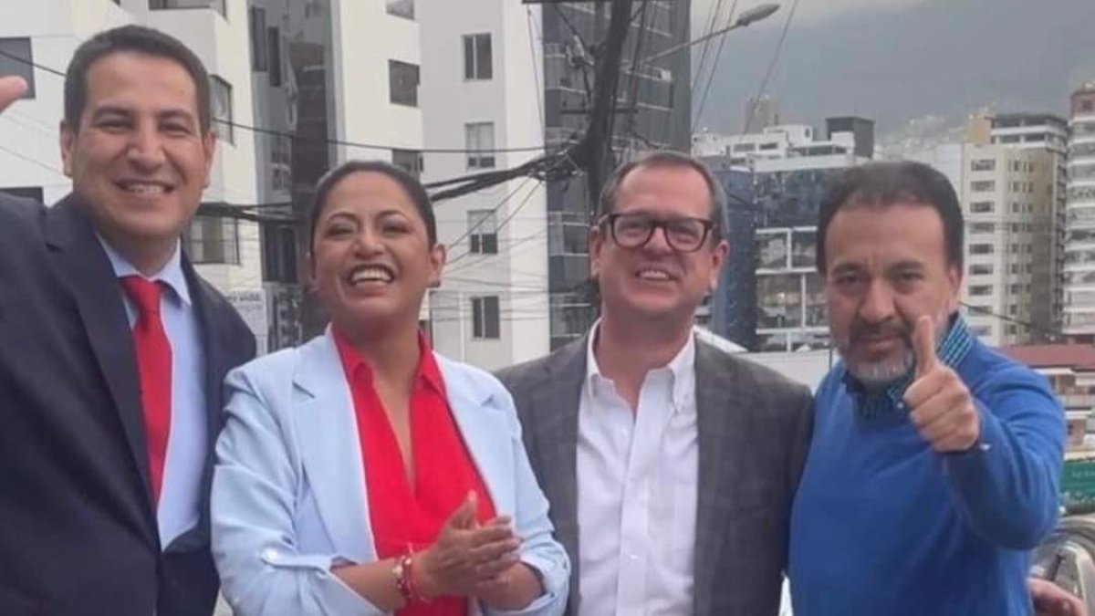 La candidata hizo un vídeo de tik tok en el que hizo una galería de las media que tiene en su closet