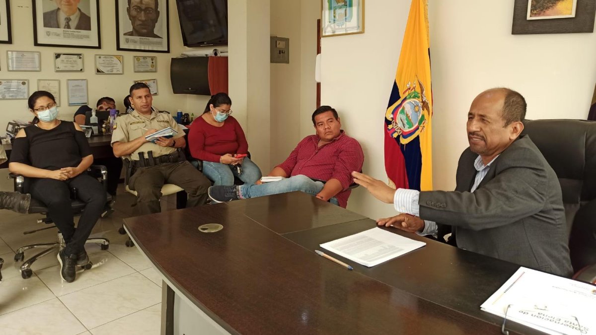 El Gobernador de Santa Elena, Fulton Anchundia señala que trabajan contra la violencia criminal en la provincia, pero no se pueden dar detalles de los mismos por seguridad.