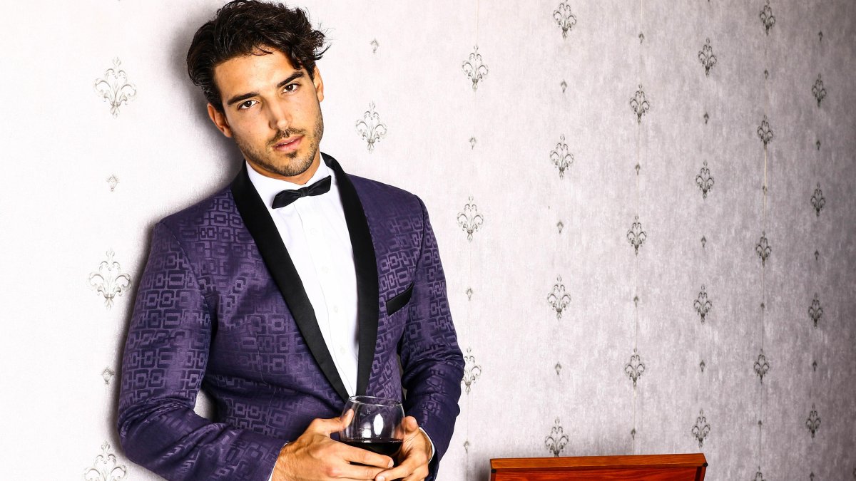Bruno Barbieri se inclina por trajes a la medida al momento de acudir a un evento formal.
