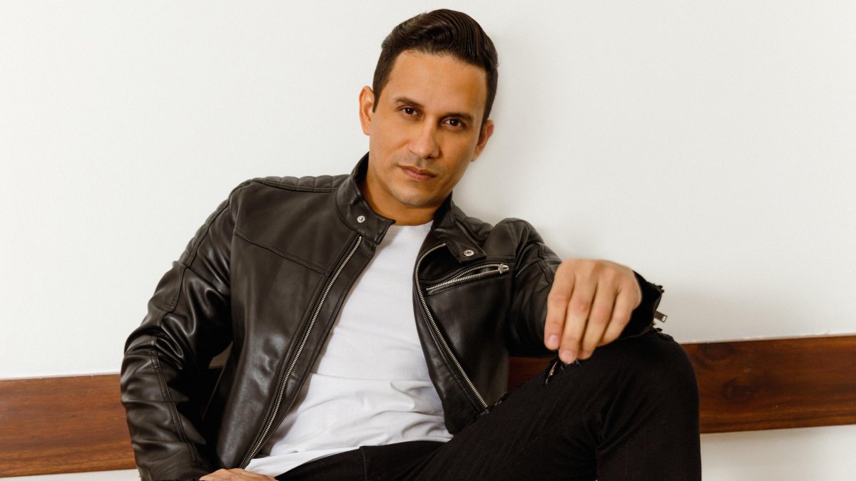 Roberto comenta que además de médico, su otra vocación fue la de futbolista.