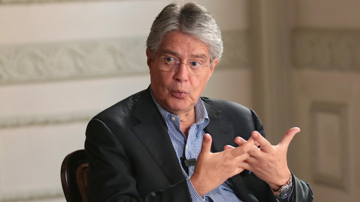 Mientras la Corte Constitucional dirime el juicio, Lasso se encuentra atendiendo la crisis en Alausí.