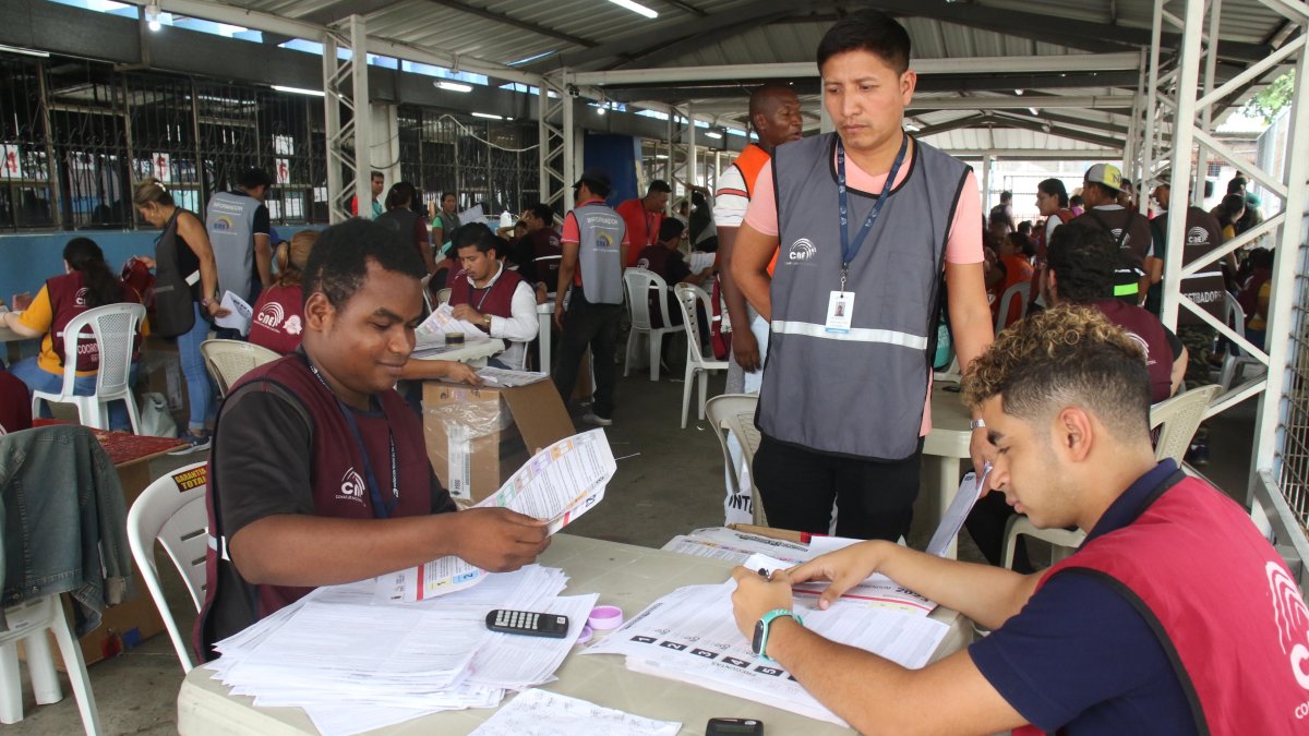 La Delegación Electoral de Guayas está en sesión permanente de reconteo de las inconsistencias.