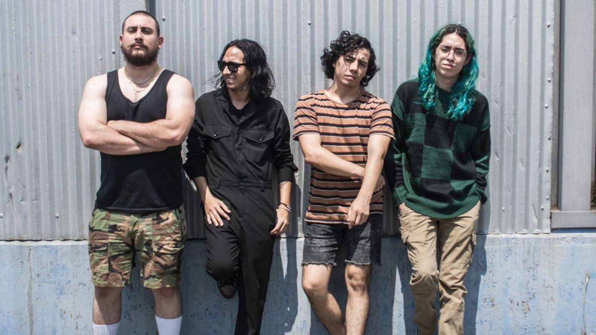 En esta etapa, el cuarteto está componiendo y ensayando los temas que formarán parte de su primer disco.