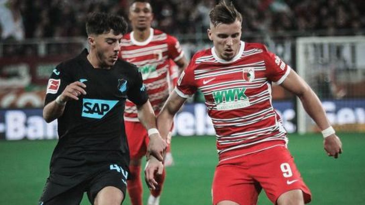 El Augsburgo se salvó con el gol del finlandés Fredrik Jensen.