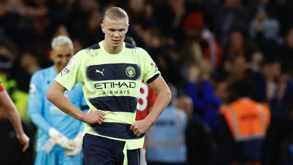 El noruego Erling Haaland, delantero del Manchester City, lamenta el empate ante el Nottingham Forest.