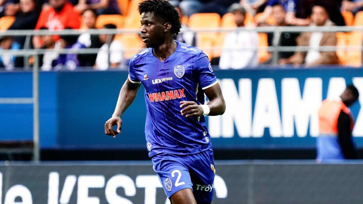 Jackson Porozo, defensor del Troyes de Francia, ingresó en el segundo tiempo en la derrota 1-0 frente al Montpellier.