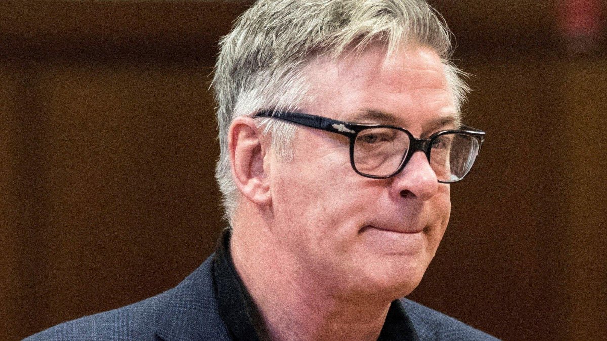 Alec Baldwin vive una pesadilla desde que mató por accidente a la directora de fotografía Halyna Hutchins.