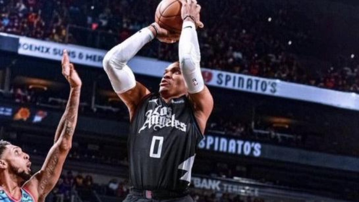 El jugador llega proveniente de Los Lakers, donde aterrizó en 2021.