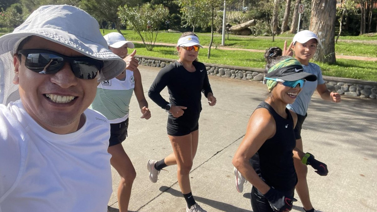 Julio Chuqui es el actual entrenador de marchistas como Glenda Morejón, Paola Pérez, Magaly Bonilla y Paola Bonilla.